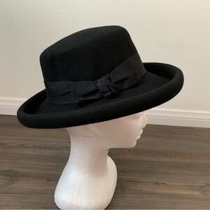 Amanda Smith Hats for Women on Sale up to 90% Off: Poshmark display picture 1